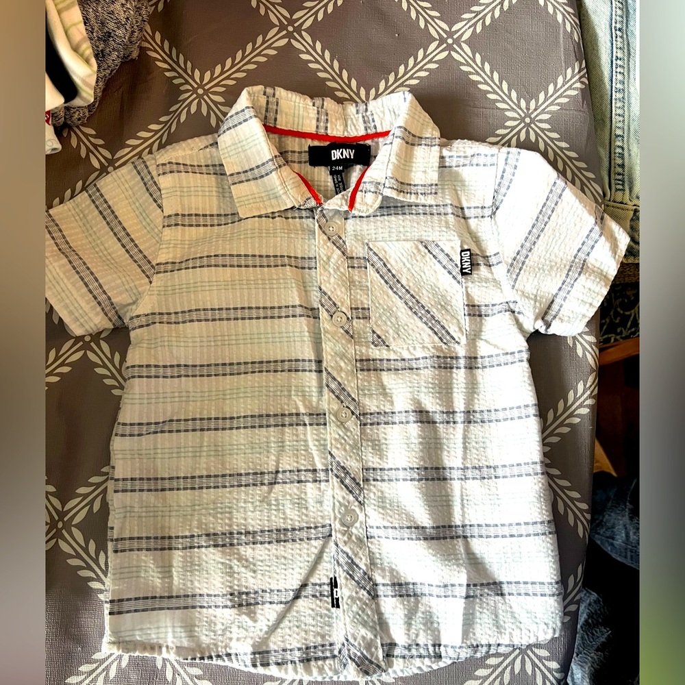 Boys DKNY short sleeveeve button down shirt down shirt size 24mths